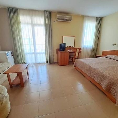 Family Hotel Selena 内塞伯尔 外观 照片